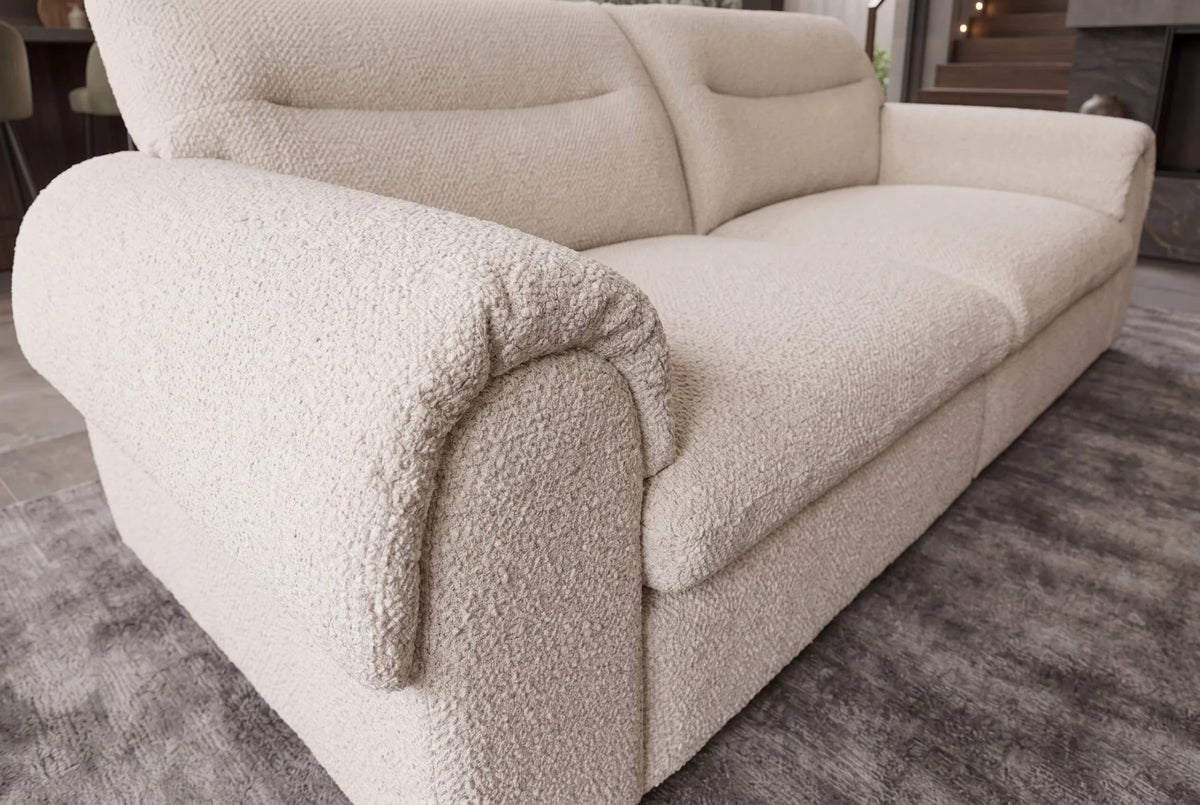 Beżowa sofa boucle do salonu , miękka tapicerka, szerokie podłokietniki, sprężyny Nosag