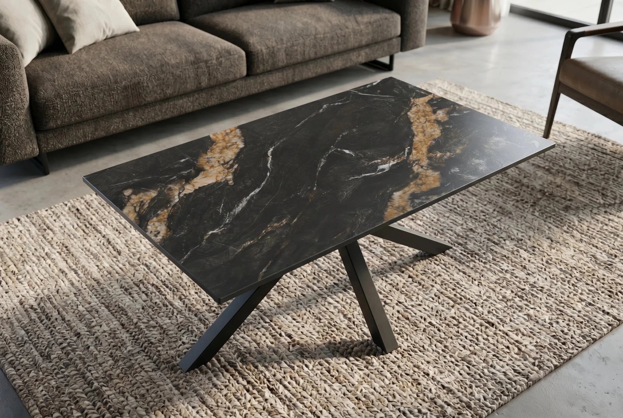Stolik kawowy z ceramicznym blatem 100 cm i metalową podstawą w kształcie gwiazdy do nowoczesnego salonu.