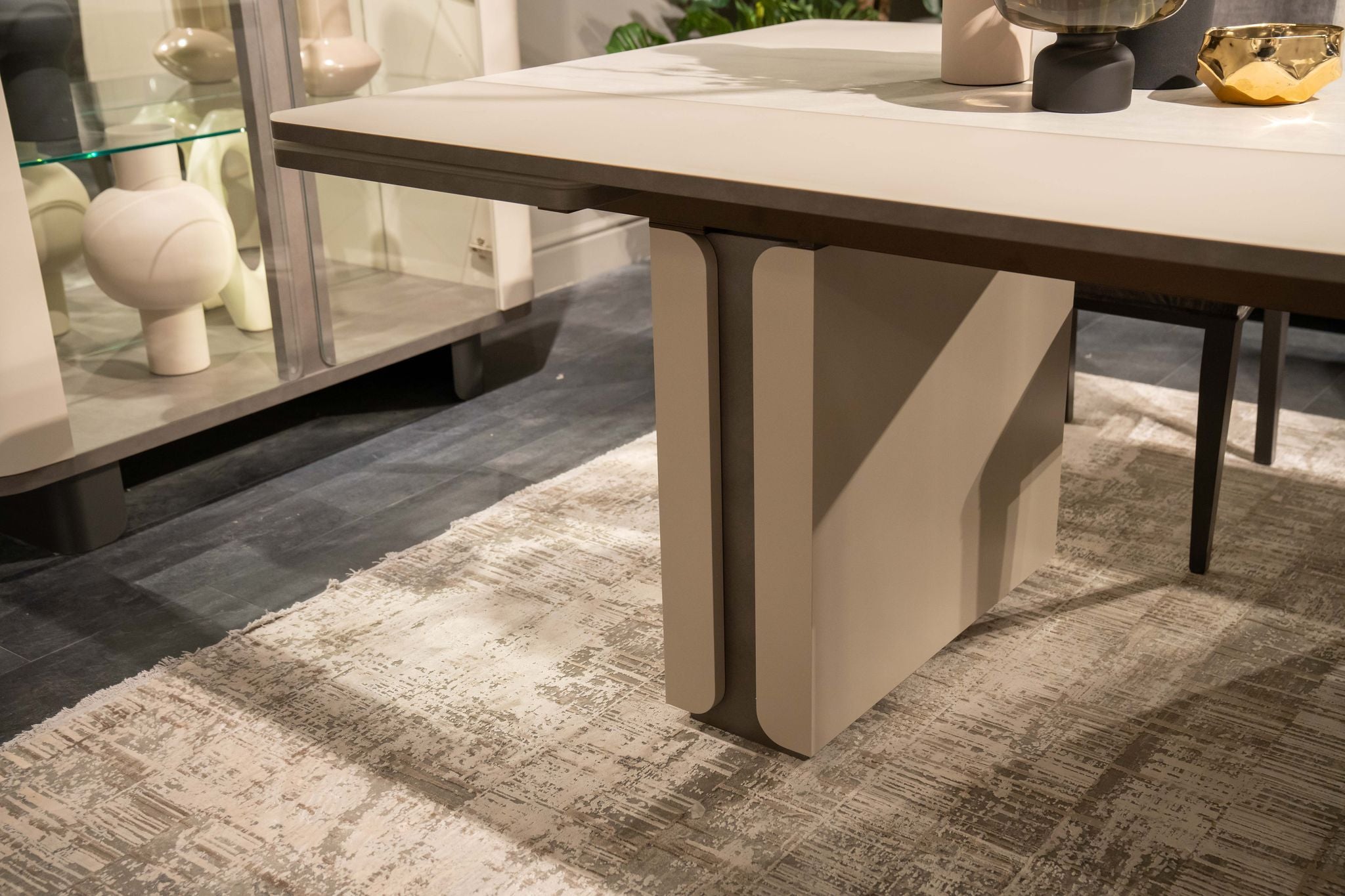 Włoski stół do jadalni Perla 200 cm fix – nowoczesny design, kolor kości słoniowej, stabilna podstawa
