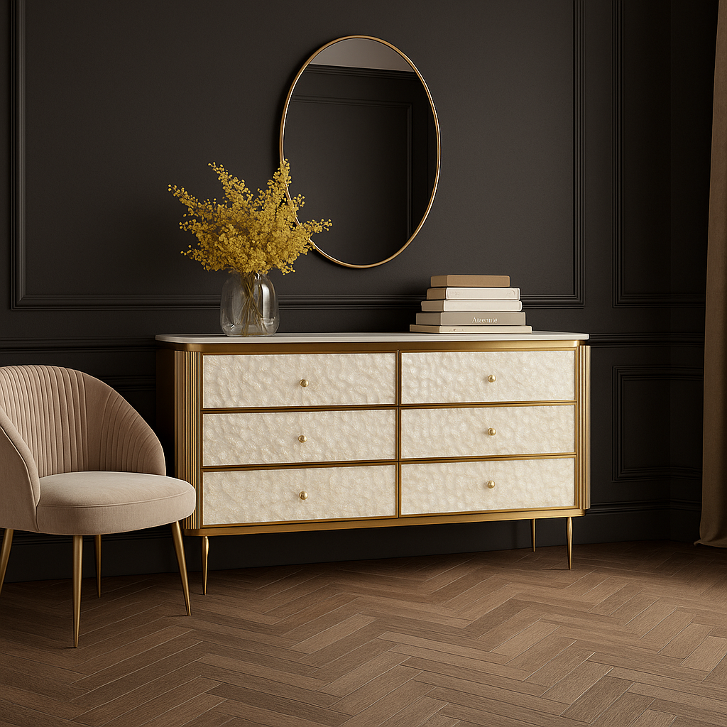 Komoda 6-szufladowa ze złotą ramą i smukłymi nogami, perłowe fronty 3D z gałkami w złocie, jasny blat na wysoki połysk
