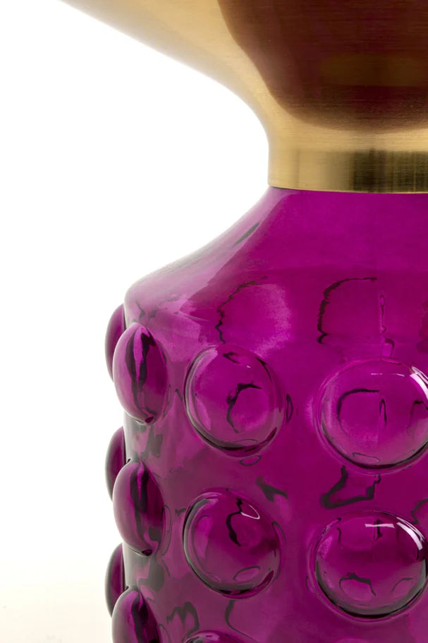 Fioletowy szklany stolik pomocniczy z okrągłym szklanym blatem i złotym wykończeniem