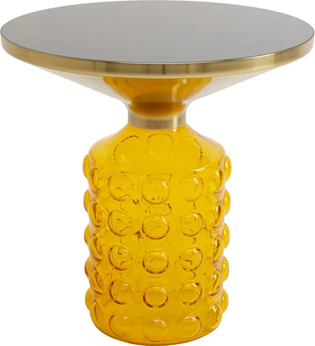 Żółty szklany stolik pomocniczy z okrągłym szklanym blatem i złotym wykończeniem