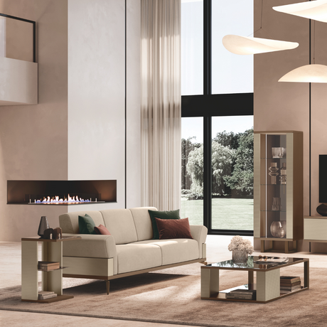 włoska sofa Linea 2-osobowa w beżowej tkaninie, prążkowane panele boczne, metalowe nogi w kolorze brązu