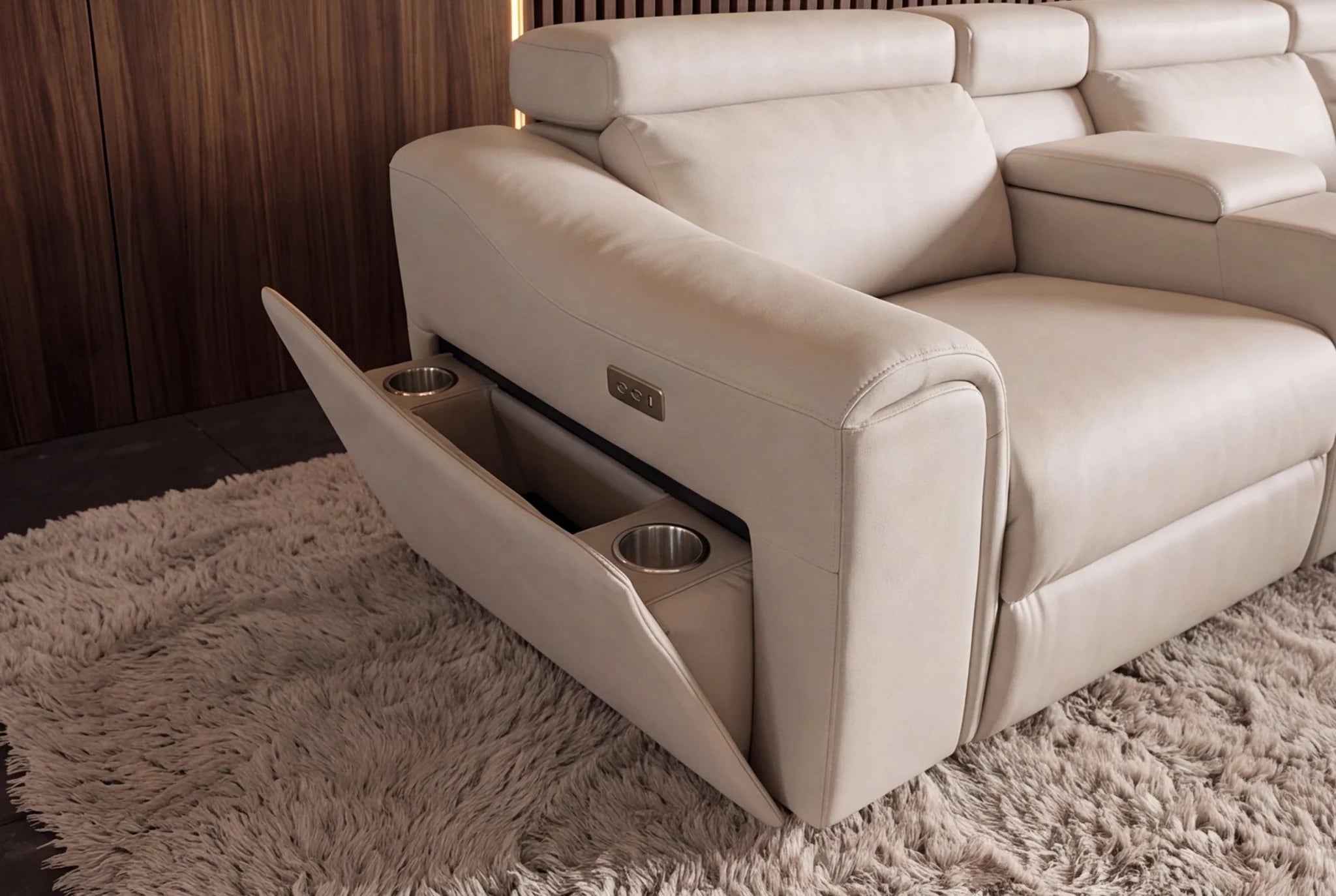 Beżowy narożnik z elektryczną funkcją relax, regulowanymi zagłówkami do nowoczesnego salonu