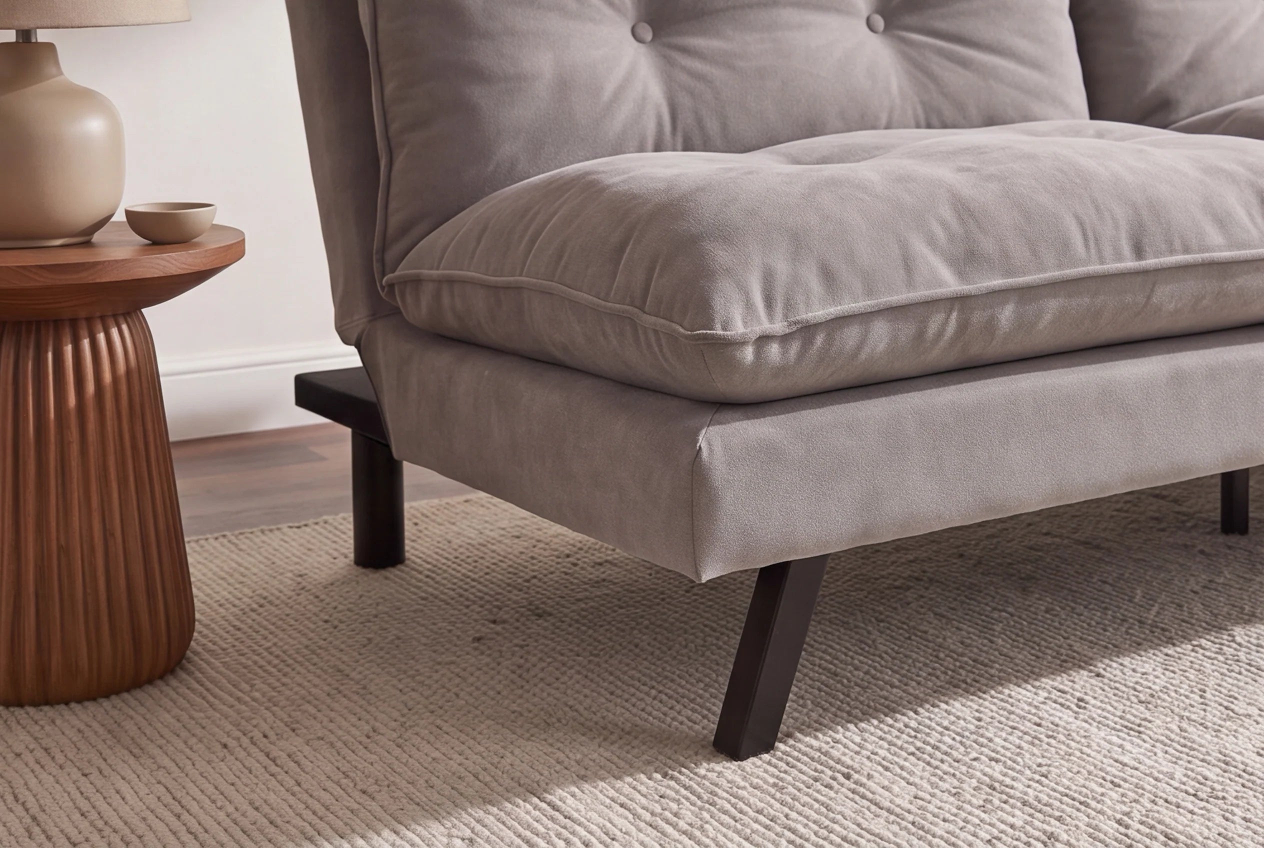 Beżowa sofa rozkładana 190 cm z tapicerką szenilową i czarnymi nogami z drewna eukaliptusowego