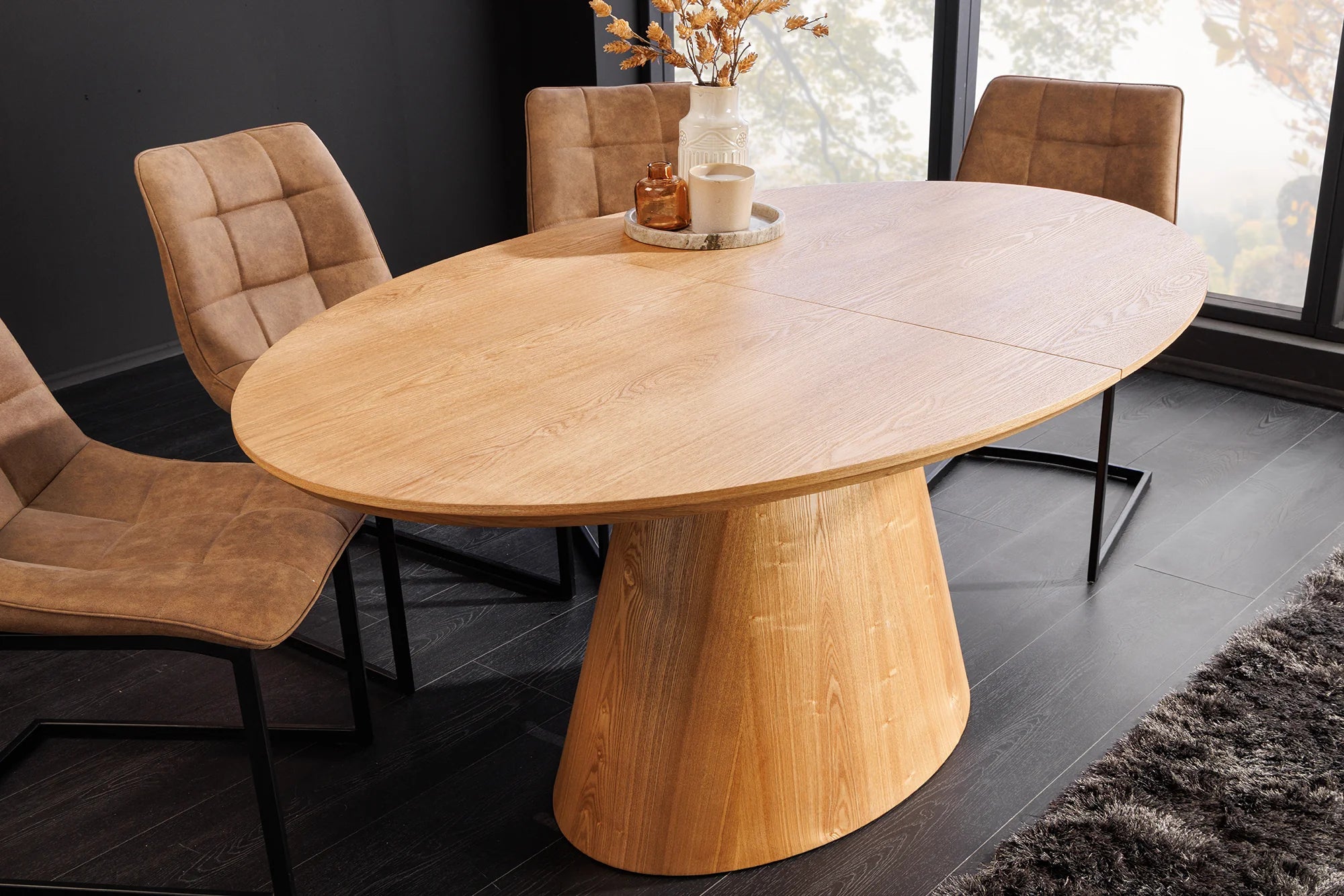 Stół rozkładany z MDF pokrytego naturalnym fornirem dębowym, owalny blat i stożkowa podstawa