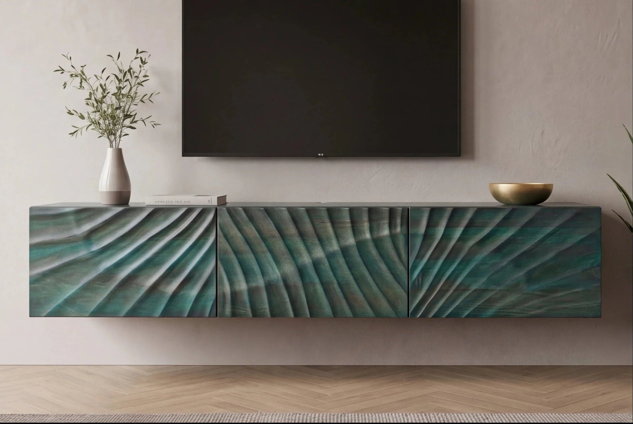 Nowoczesna szafka RTV wisząca z drewna mango z turkusowym rzeźbionym frontem 3D do salonu