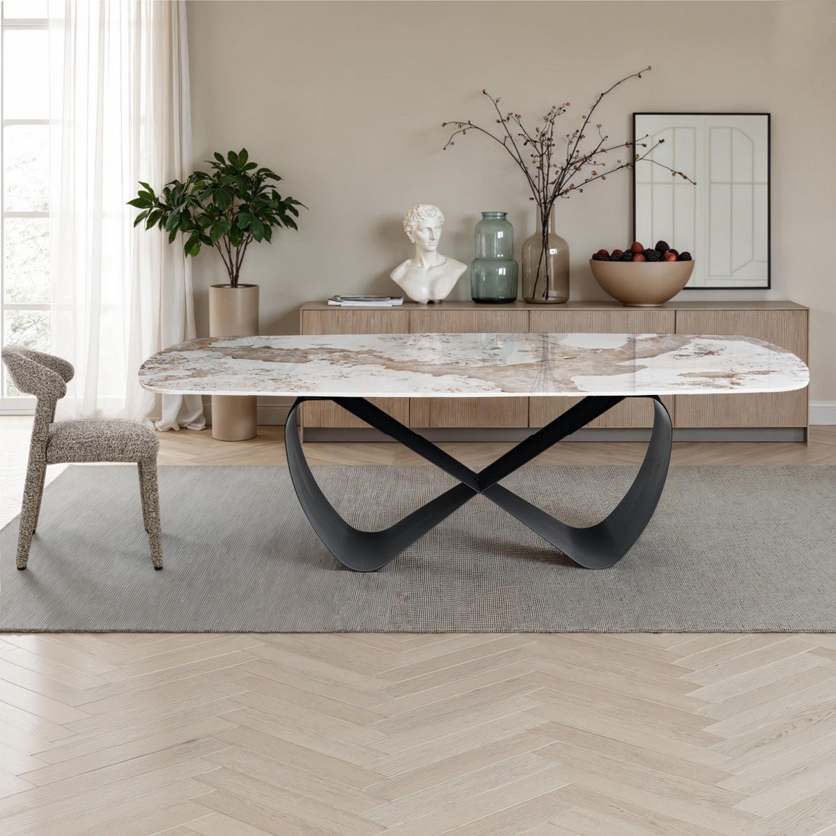 Włoski stół nierozkładany INFINITY 240 cm z ceramicznym blatem Onice Marble i szarą metalową podstawą.